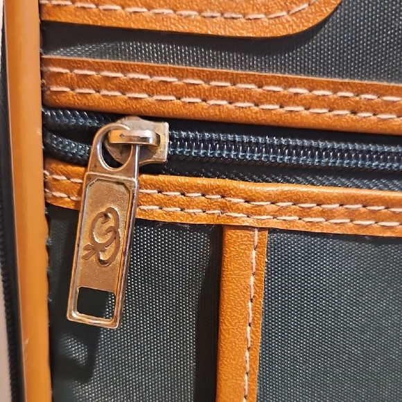 Oscar De La Renta Vintage Canvas Green & Tan Luggage Suit Case - Picture 5 of 16